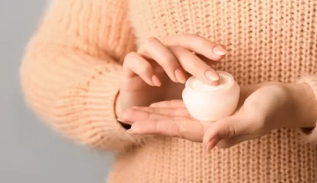 Wie man die Haut auf den Sommer vorbereitet – Regeneration und Schutz nach dem Winter