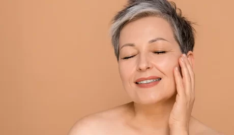 Gesunde Haut in den Wechseljahren: Wie lässt sich der Verlust von Festigkeit und Elastizität verlangsamen?