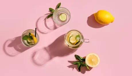 Wie wirkt sich die Flüssigkeitszufuhr auf die Kollagenproduktion und den Zustand der Haut aus?